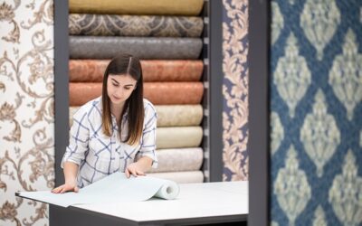 Carte da parati e tendaggi coordinati: eleganza integrata per pareti e finestre